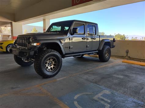 View Build 35 Inch Lifted 2020 Jeep Gladiator Jt 4wd Rough Country