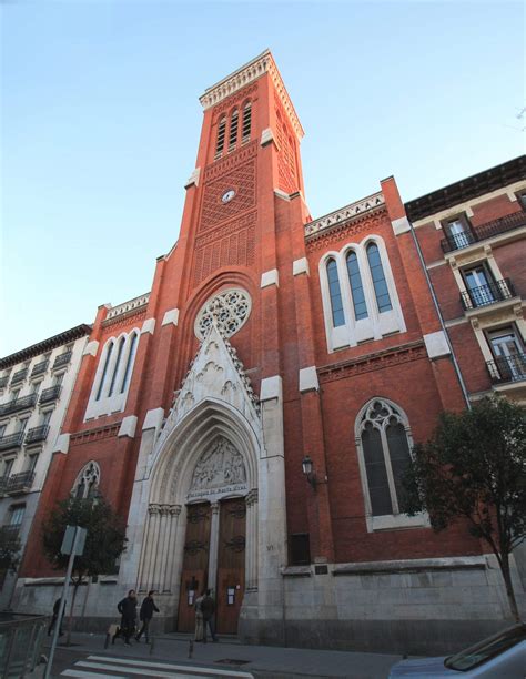 Detalle arquitectónico de la Parroquia de Santa Cruz de Madrid