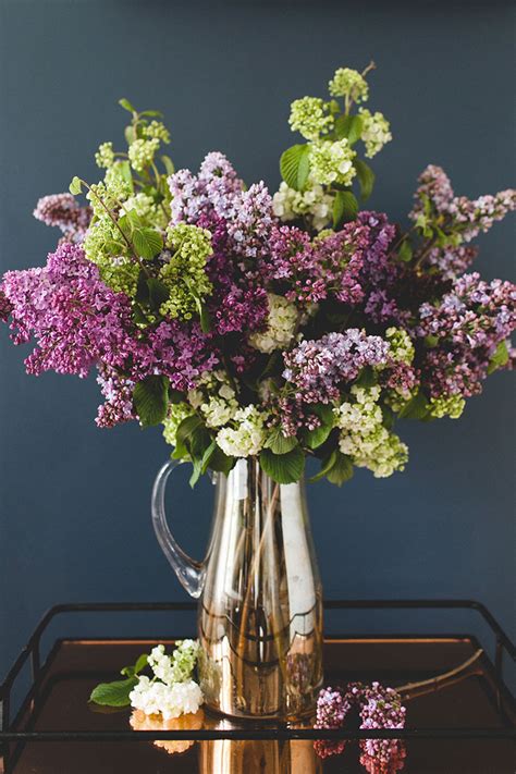 Skip to main content skip to main menu skip to footer for help ordering a gift, click to call our customer support line or reach us directly at 1.800.580.2913 a simple, statement-making lilac bouquet | DIY | Jojotastic