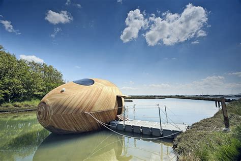 20 Breathtaking Floating House Designs