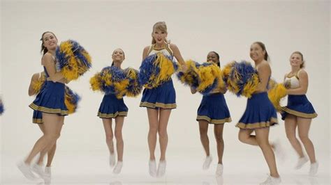 Shake It Off Outtakes Video 1 The Cheerleaders Behind The Scenes
