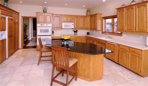 What Color Floor Goes With Oak Cabinets
