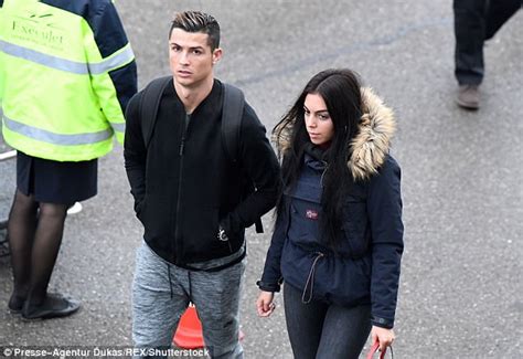 Georgina Rodriguez Cradles Cristiano Ronaldos Twins Daily Mail Online