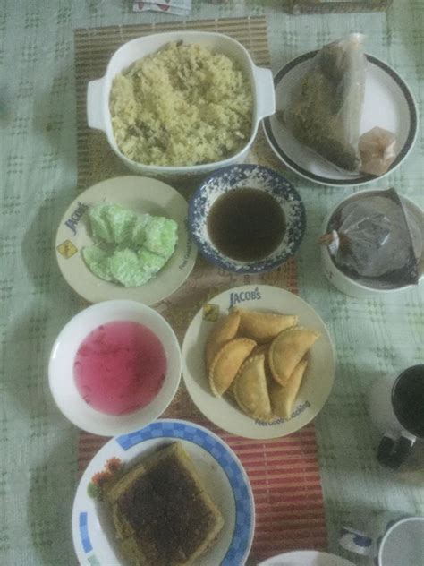 Apabila tiba saat berbuka puasa kita diuji dengan pelbagai juadah yang lazat, menarik perhatian kita. Cerita Kami...: Juadah Berbuka Puasa Hari Keenam Hingga ...