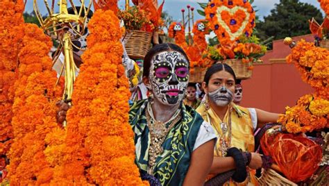 Las más extrañas y hermosas tradiciones mexicanas para honrar a los muertos Más de México