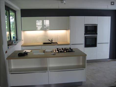 Mdf with high gloss baking finish. High gloss acrylic kitchen cabinets