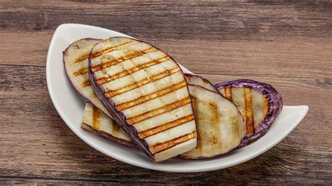 Esistono tantissime alternative per cucinare le melanzane. Melanzane grigliate: Ricetta estiva e gustosa. Ottime per ...