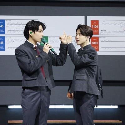 Pilih satu link dari 15 daftar dibawah untuk melihat video mp4, detail informasi dan kumpulan lagu terkait. Review Lagu Friends by V and Jimin BTS Part 2