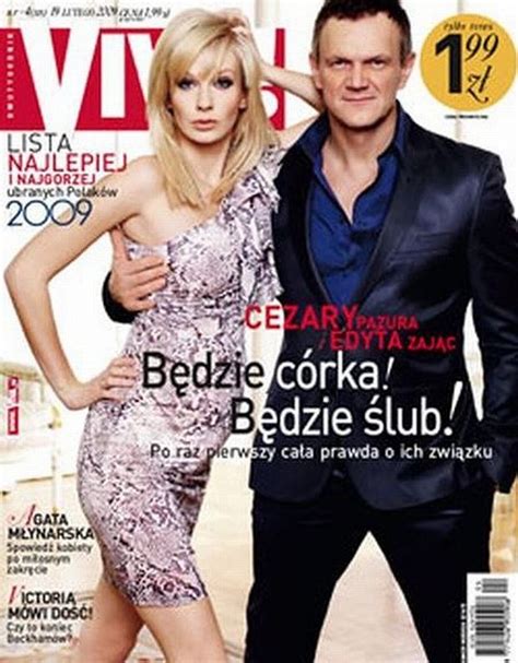 Znana jest przede wszystkim jako żona aktora cezarego pazury. Edyta Pazura pozuje w samej bieliźnie, obsypana płatkami ...