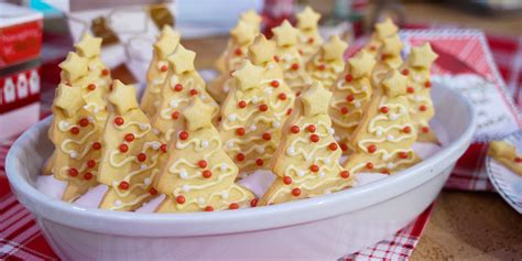 Twenty seven christmas cookie recipes for you to try out. Martha Stewart's String-Light Christmas-Tree Cookies ...