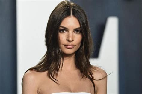 Emily Ratajkowski Net Worth Age Notable Works Controversy