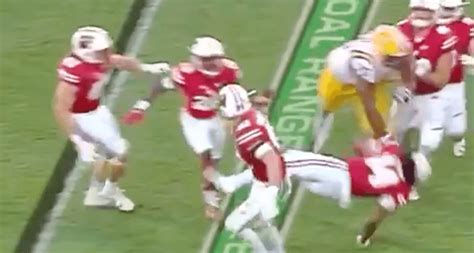 Lsu Player Lays Disgusting Cheap Shot On Wisconsin Player After Int Ends Game Daily Snark