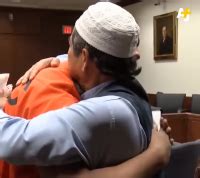 Sedari kecil aku sudah dekat dengan ibu. Seorang ibu Muslim ni maafkan pembunuh anaknya ketika di ...