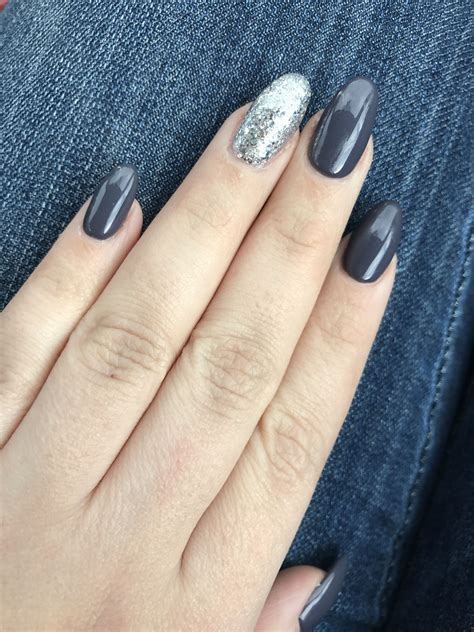 Dark Grey Round Nails With Glitter Accent Nails Pinterest Nails