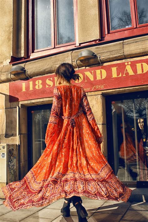 In 1959 an expanded and modernized edition was made by e. Robe longue boho chic rouge orange tres fluide - la robe ...