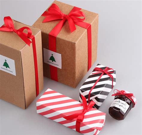 Id Es Festives Pour L Emballage De Cadeaux Avec Bo Te En Carton De