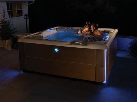 Sovereign® Six Person Hot Tub Reviews And Specs Hot Spring Spas