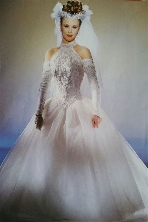 Die noni brautkleider kollektion 2021 ist da! Demetrios 1994 | Demetrios gowns 24 to over 30 years old ...