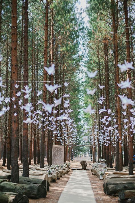 See more ideas about wedding flowers, wedding, wedding bouquets. Charming Forest Wedding by Carolien & Ben | SouthBound Bride