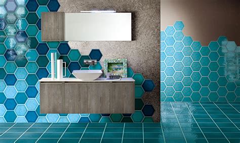 Se stai pensando di rinnovare questo locale, probabilmente ti interesserà scoprire quanto costa piastrellare un bagno. Piastrelle esagonali in casa: idee e suggerimenti per la posa.