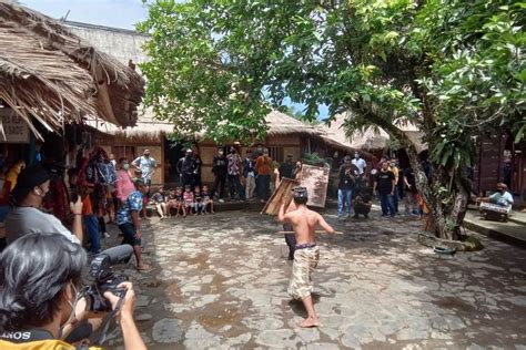 Foto Mengenal Desa Sade Desa Adat Suku Sasak Keunikan Harga Tiket Dan Aturan Halaman