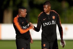 Denzel dumfries date of birth: NoticiaCla - Futbolista di Aruba Denzel Dumfries a entrena ...