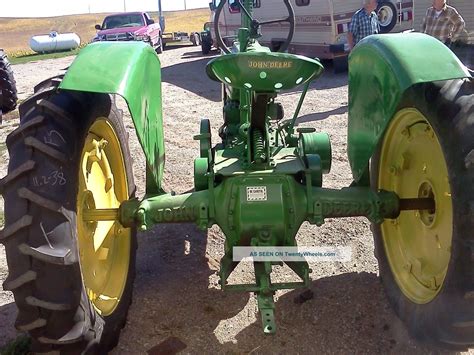 This machine provided these americans with a tractor that was not as large as the model a, as the increased mobility and speed offered by the smaller equipment helped to simplify the jobs of many farmers. Vintage 1943 John Deere Model B Farm Tractor 2 Cylinder Hand Start W/ Fenders