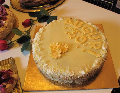 Oggi vi presento la mia idea di colazione perfetta nonché gluten free! Torta al cioccolato, farcita con crema diplomatica al ...
