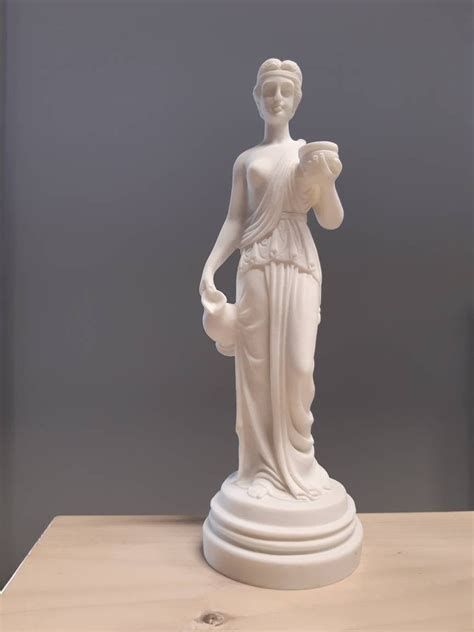 greek sculptures of women