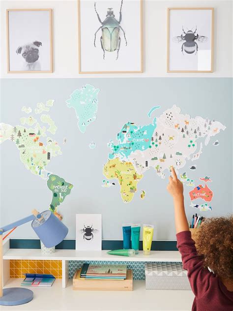 World Map Magnetic Board 23 Animal Magnets Blue Medium Two Color