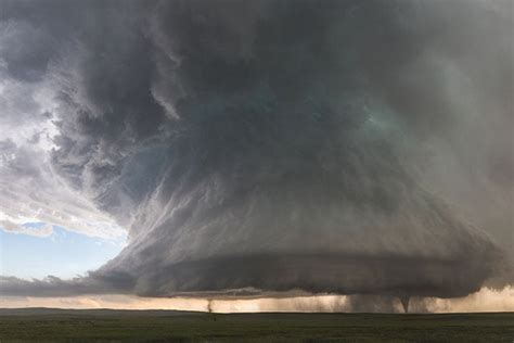 Photographer Captures Twin Tornados Under A Huge Supercell Storm Cloud