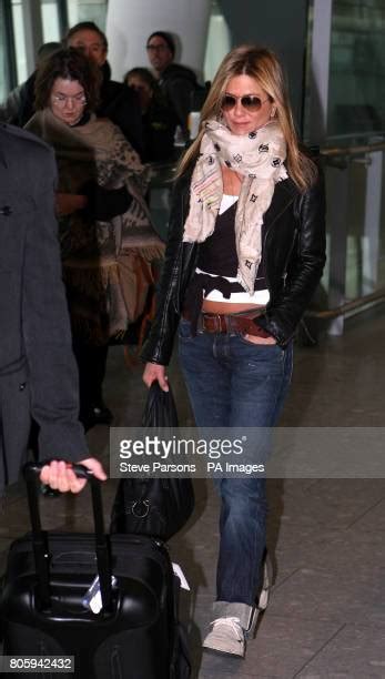 Airport Jennifer Aniston Photos And Premium High Res Pictures Getty