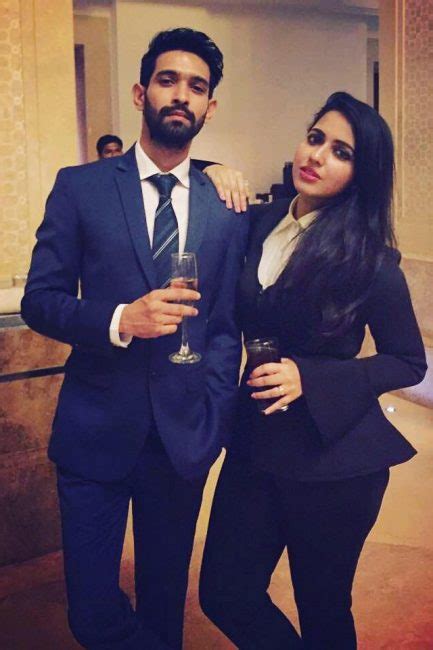 Vikrant massey is an indian film actor. Vikrant Massey, Age, Height, Biography, Girlfriend, Family ...
