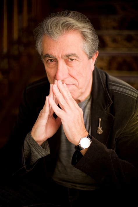 Jordi sierra i fabra, el hombre al que la fábula lo encuentra trabajando. ¡Jordi Sierra i Fabra estará en Lima! - El guardián de libros