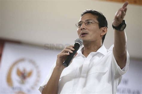 Sebagai contoh sebagai generasi muda kita memiliki kewajiban untuk mempertahankan kesatuan republik indonesia dan kita juga memiliki hak untuk warga negara sendiri memang memiliki hak dan kewajiban yang hampir sama. Sandiaga: Generasi Muda, Jadilah CEO Hebat dan Ciptakan Lapangan...