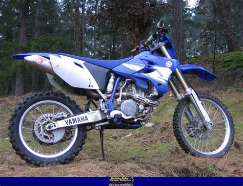 Ok so testing a powerful 450 enduro bike in the winter in wales could have been a total mudfest disaster. 2004 Yamaha WR450 F - Moto.ZombDrive.COM