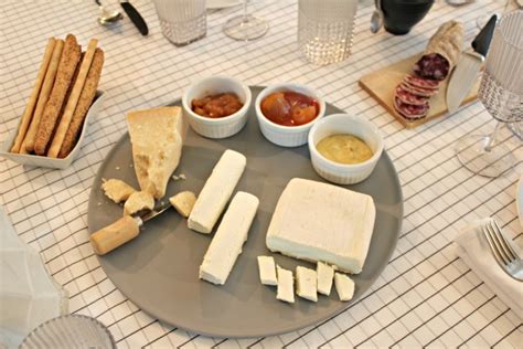 A cena da eli (blog di amici) bari • a cena da eli (blog di amici) bari photos • a cena da eli (blog di amici) bari location • Amici a cena. L'arte del ricevere. Una tavola moderna e unica