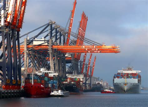 Hier kannst du den ankommenden und abfahrenden ozeanriesen zusehen und den weiten blick aufs wasser genießen. NiederlandeNet - Nachrichten April 2012 - Wirtschaft: „Die ...