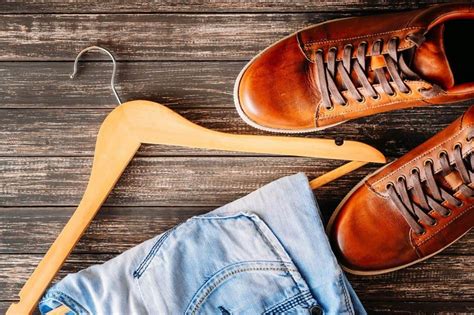 So who is white robe girl: 9 Best Shoes to Wear With Jeans (Casual & Dress Shoes) 2020
