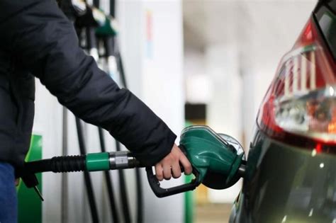 Naik turun harga minyak ni memang topik hangat setiap minggu, kengkadang hari jumaat pastu rabu. Harga minyak naik lagi - Semasa | mStar
