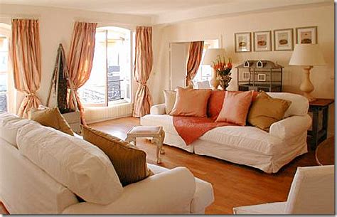 COTE DE TEXAS: A Few Cute Apartments In Paris