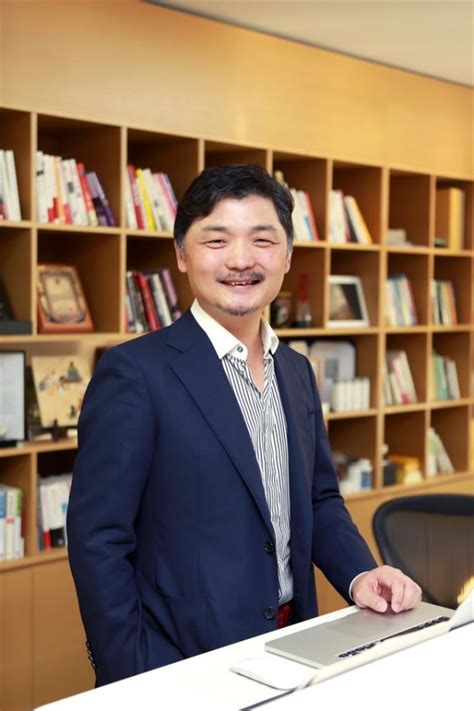 김 의장은 8일 카카오 및 계열사 전 임직원에게 보낸 신년 카카오톡 메시지에서 앞으로 살아가는 동안 재산의 절반. 검찰, 카카오 김범수 의장에 벌금 1억원 구형