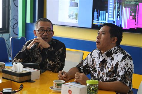 Selain fungsi utamanya sebagai kamus (investasi kosakata) di dalamnya juga menambahkan blog. Program Jabar Digital Service Dorong Kota & Kabupaten ...