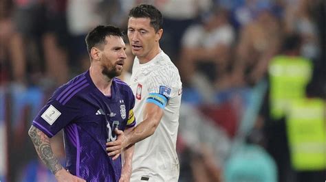 Robert Lewandowski contó por qué discutió con Lionel Messi durante el partido del Mundial Qatar