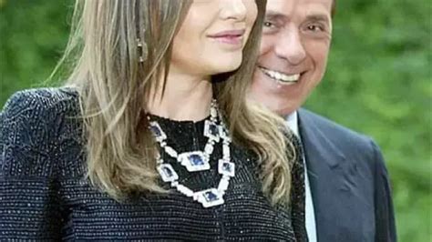 Berlusconi Pagará 300000 Euros Al Mes A Su Segunda Esposa Por El Divorcio