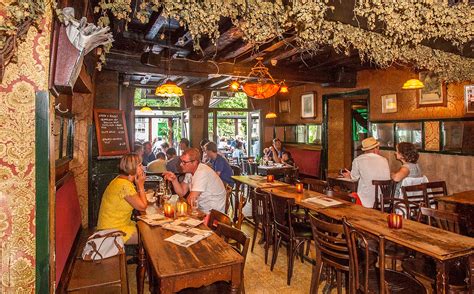 Alger i pooler om din pool ser lite grön dag, är du inte ensam. L´Estaminet - Brugge - Arrivalguides.com