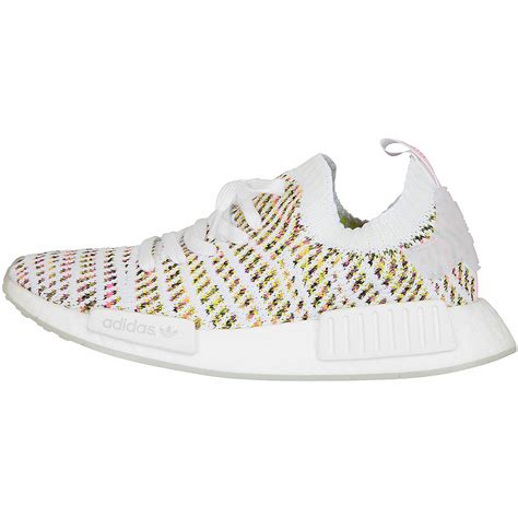 Bei einem modetrend, der fernab der großen laufstege stattfindet, gehören adidas schuhe einfach dazu: Adidas Originals Damen Sneaker NMD R1 STLT Primeknit weiß ...