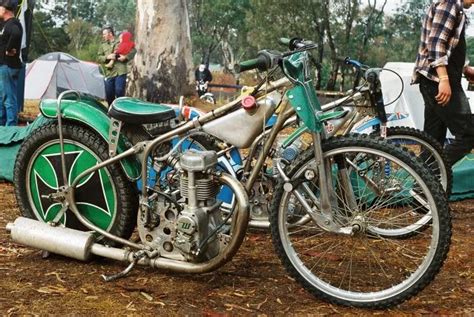 Watch the detailed review video here… but jawa bike comes with a liquid cool engine, with a powerful radiator and coolant doing their work at the backend. Moto Freako: THE EVOLUTION OF THE SPEEDWAY BIKE