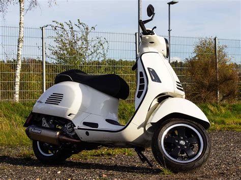 The vespa gts 300 model is a scooter bike manufactured by vespa. Custom Vespa GTS 300 HPE | Custom Vespa Galerie | CUSTOM ...