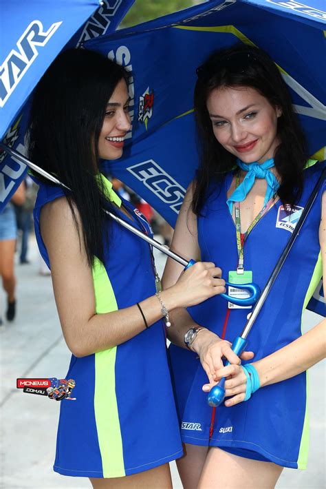 Pasang fuel cap kendmoto di motor sport, biar mirip motor motogp! Sepang MotoGP Grid Girls | MCNews.com.au